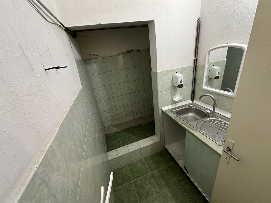 Vand, schimb sau inchiriez clădire cu etaj la 3 minute de Value Center