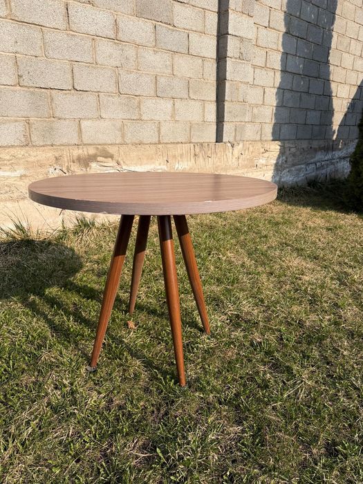 Столы и диваны мягкие