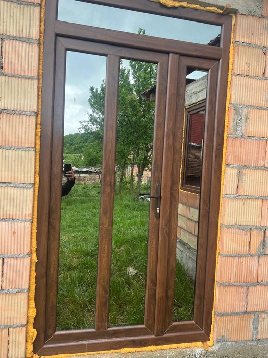 Vând geamuri și uși de termopan noi și second hand
