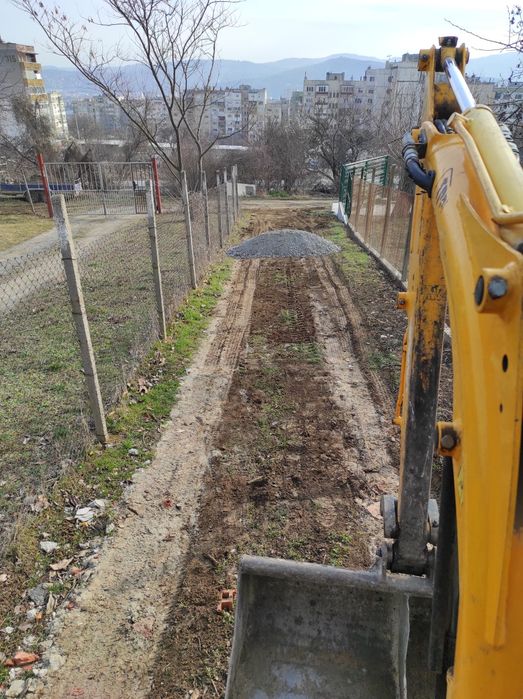 Услуга с мини багер 3т дренажи ями основи изкореняване на дървета