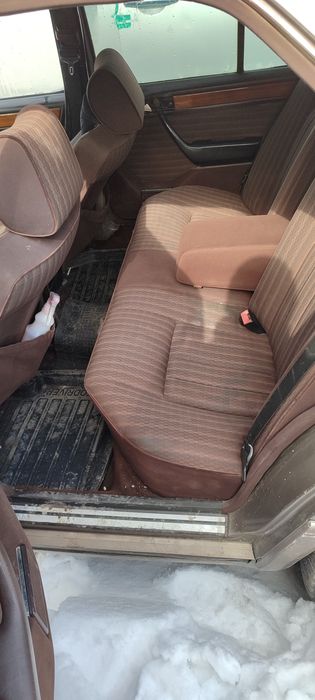 Мерседес. 600 000