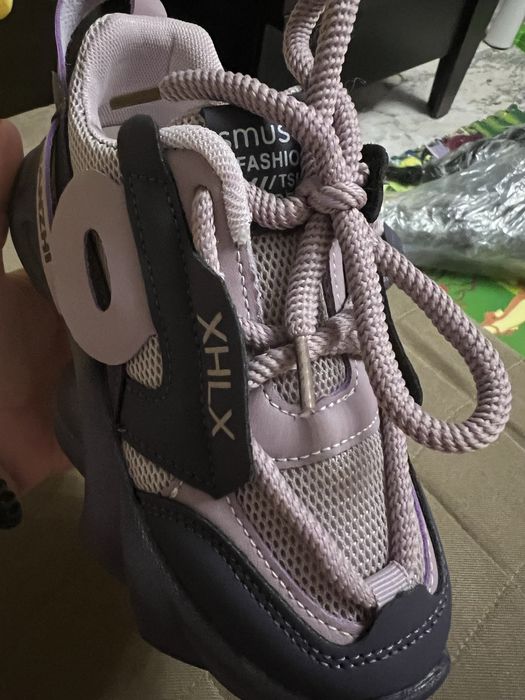 Кроссовки весна на девочку