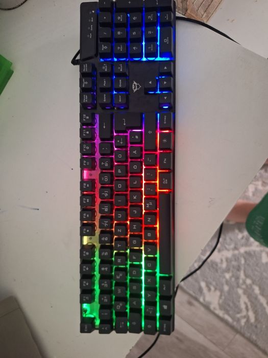 Vand tastatura de gaming cu ARGB cu fir