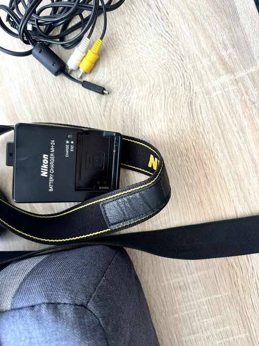 Nikon D3200 si oblietiv Nikon 18-105 DX VR
