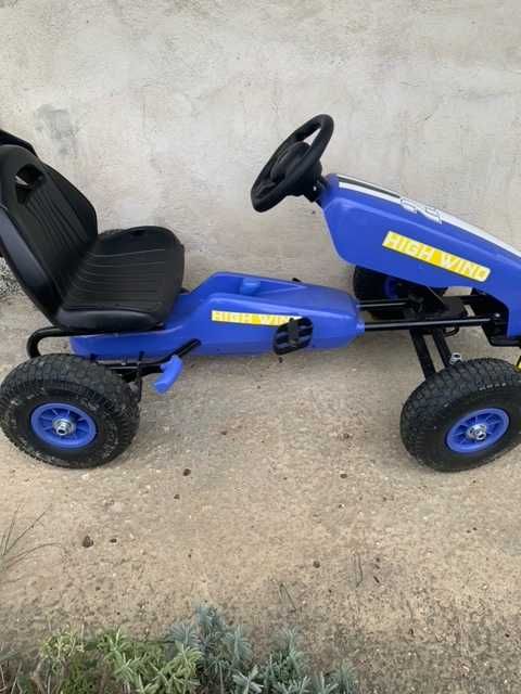 Кола с педали за дете