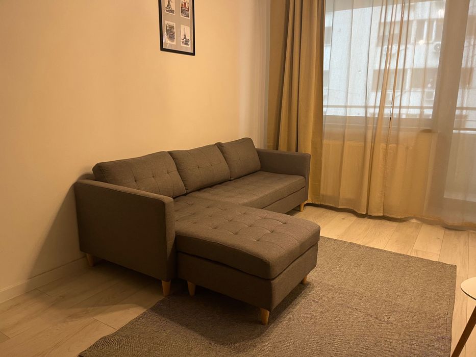 Vând canapea 3 locuri în stare excelentă neextensibila