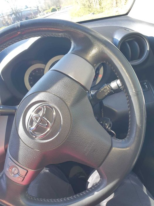 Джип Toyota RAV 4 , 2.2 дизел , десен волан