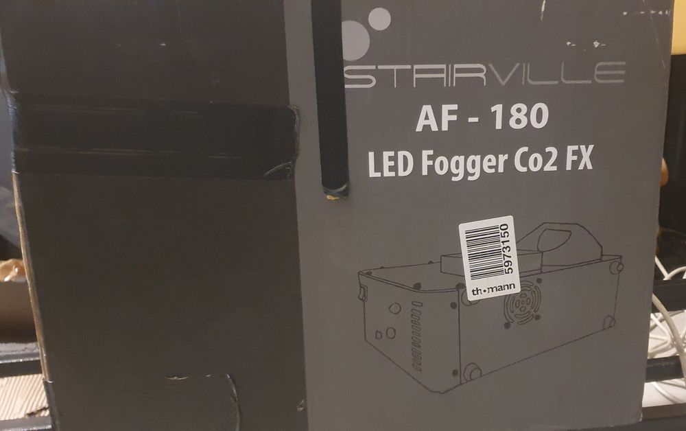 Masina de fum cu LED si jet vertical Stairville AF-180