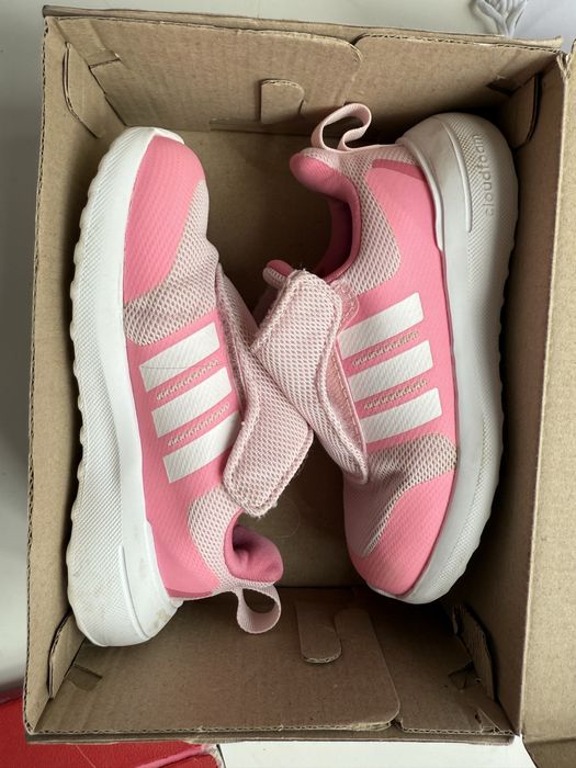 Продам кроссовки adidas