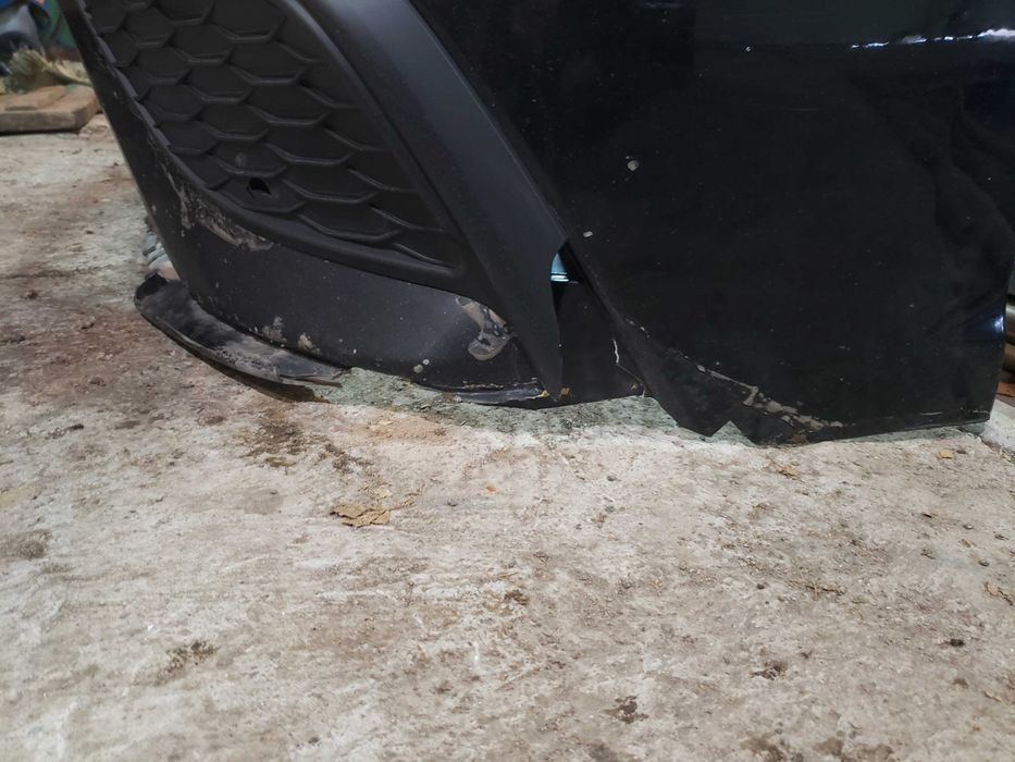 Передний бампер Toyota Camry 75