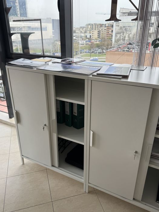 Офис мебели столове и шкафове