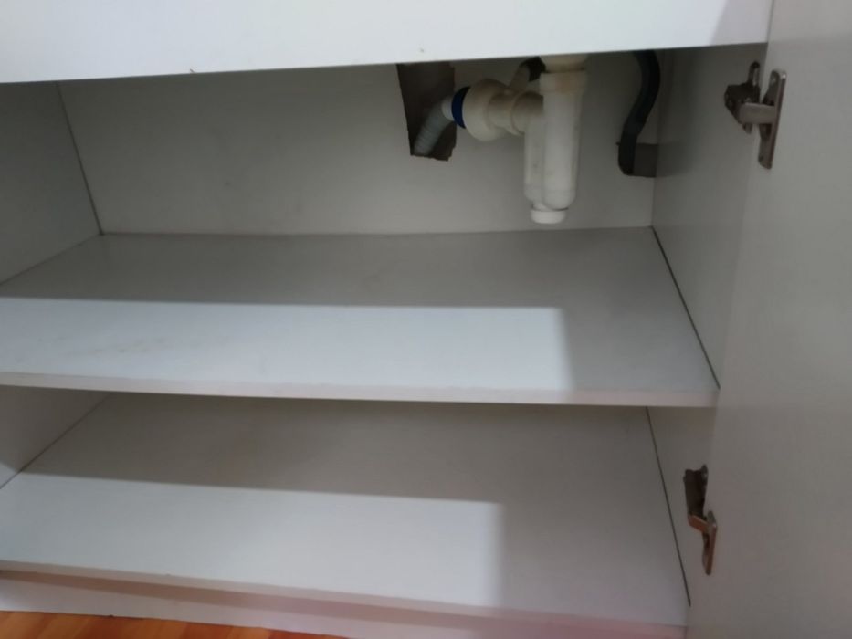 Шкаф с мивка, сифон и смесител