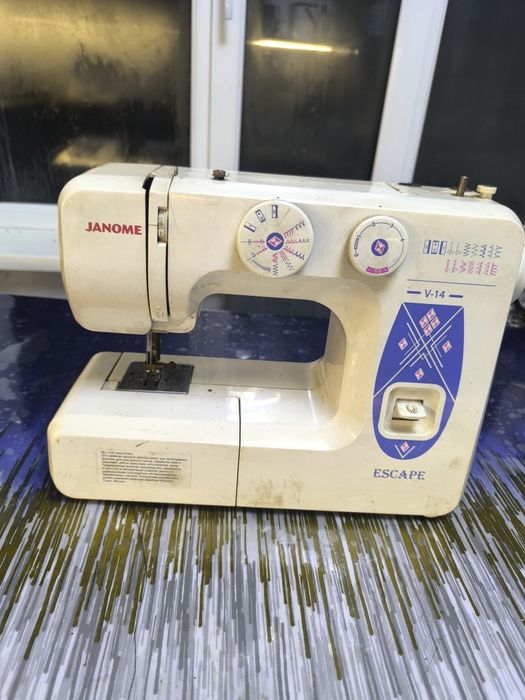 Продам швейную машинку