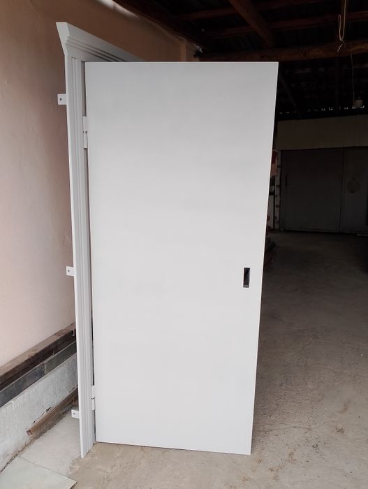 Продам железную дверь