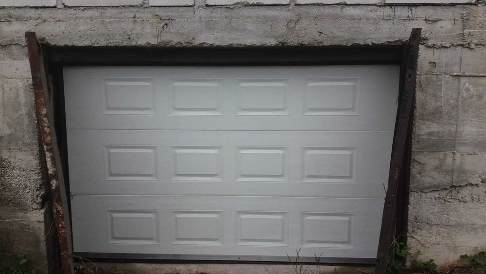 uși de garaj rezidențiale