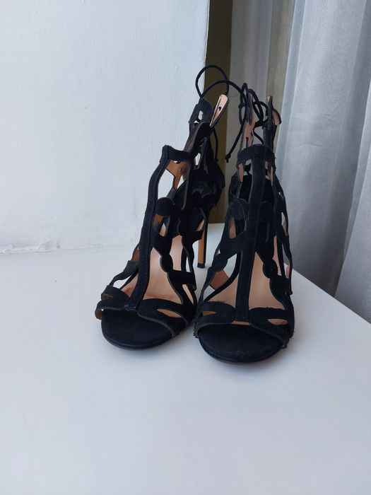 Продам удобные босоножки Mango