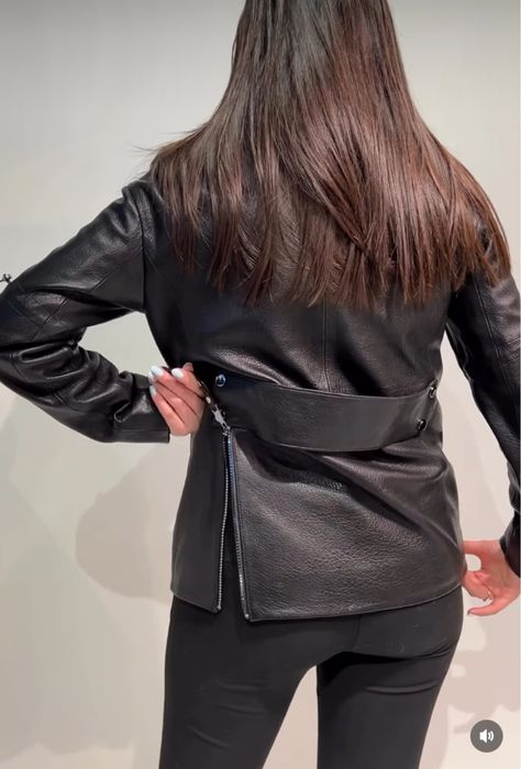 Продам женскую куртку косуху