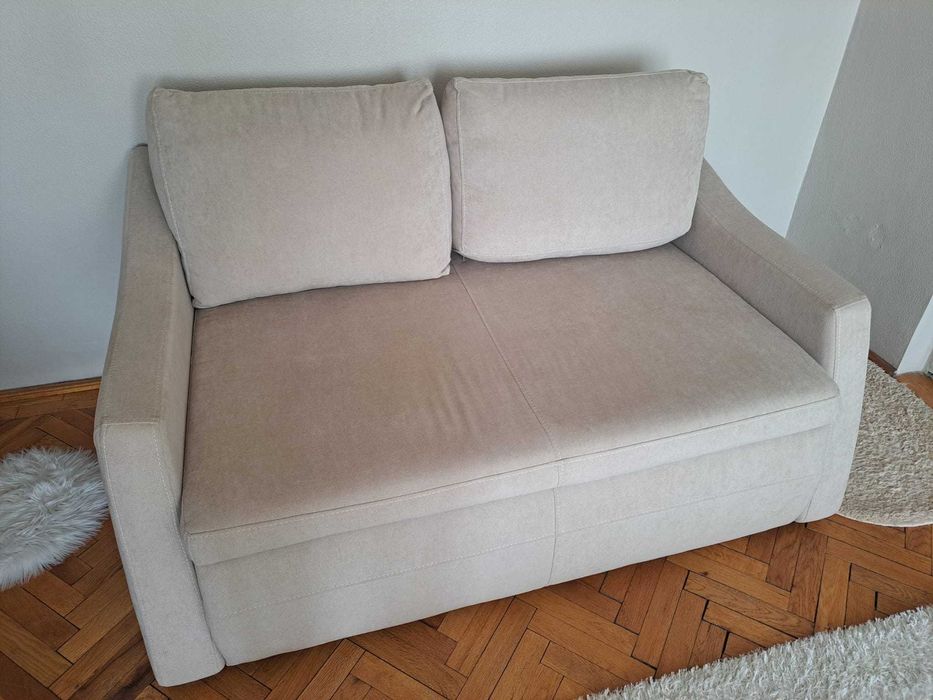 Canapea extensibila cu 2 locuri si lada de depozitare