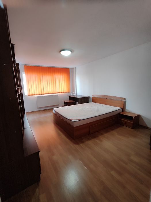 Închiriez apartament cu o camera zona Calea Turzii