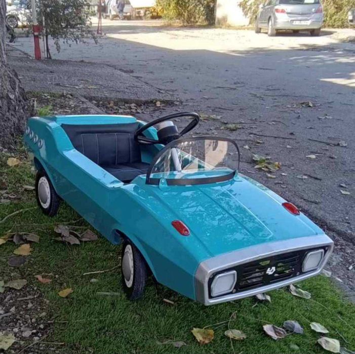 Радуга метална количка с педали детска ретро не Москвич