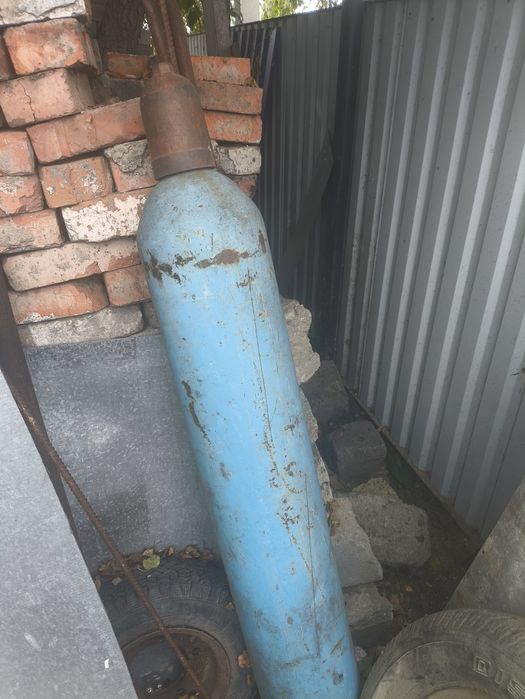 Продам кислородный баллон полный кислорода