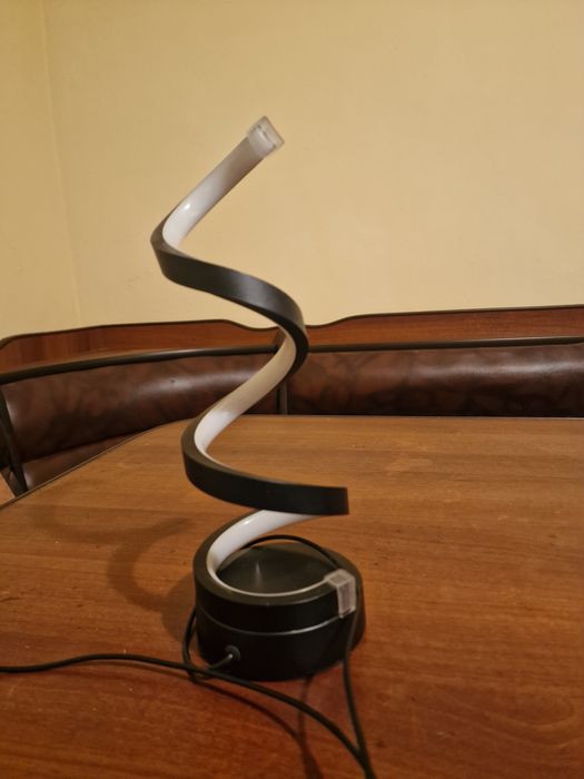 Продам настольный светильник