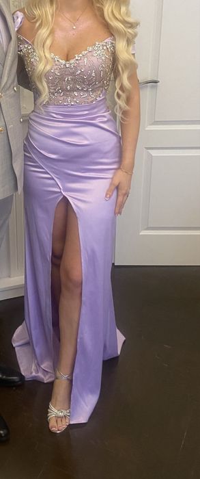 Vand rochie facuta la comanda de Claudia Greta