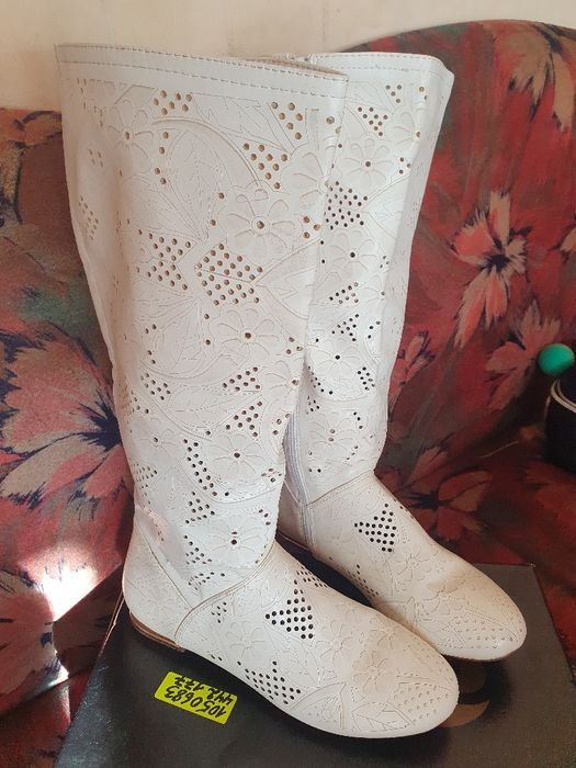 Дамски сандали и летни ботуши