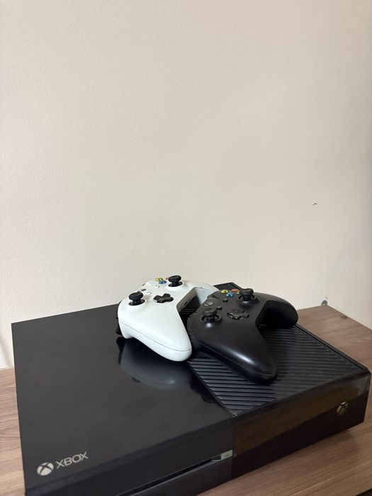 Продам xbox one полный комплект
