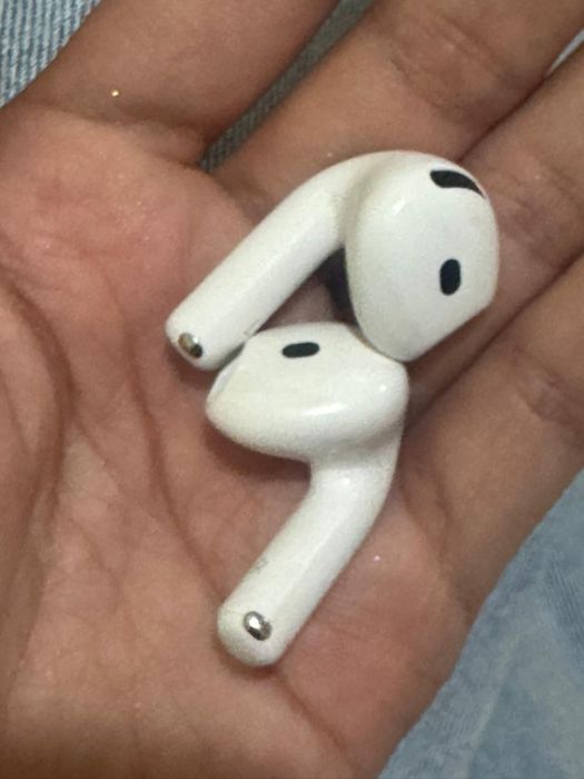 AirPods 4 без футляр