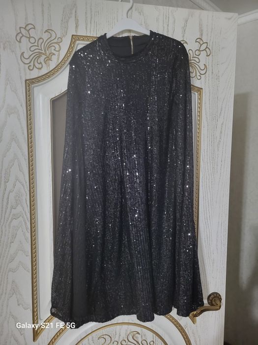 Блестящее черное платье