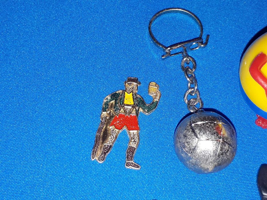 Стари играчки от шоколадови яйца Киндер Kinder различни цени