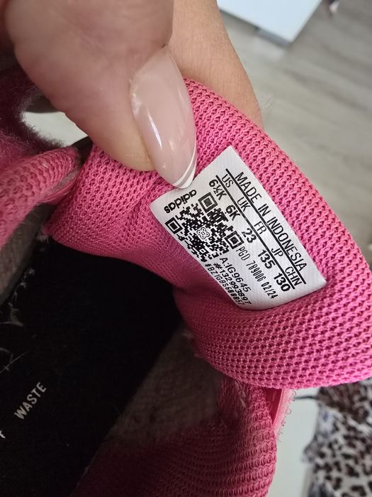 Adidas розови маратонки (номер UK 7 / EUR 23)

Продавам оригинални дет