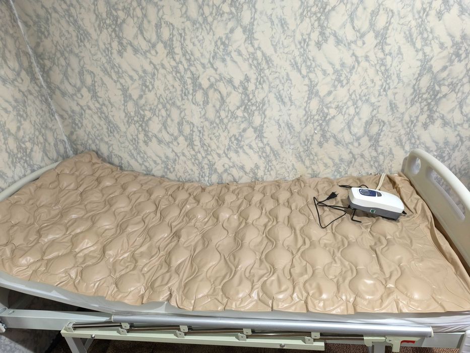 Механично болнично легло + антидекубитален дюшек