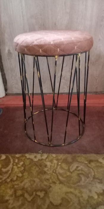 Пуфик кованный для прихожей.