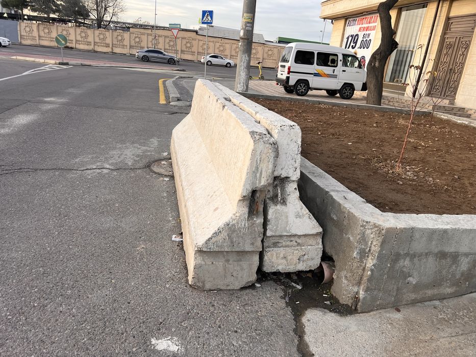 продам бетонную плиту загородительную