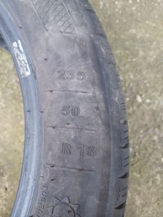 Vând anvelope vara 235/50/R18