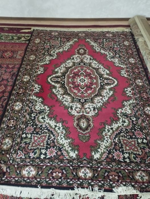 Gilam sotiladi.   1+1 Aksiya