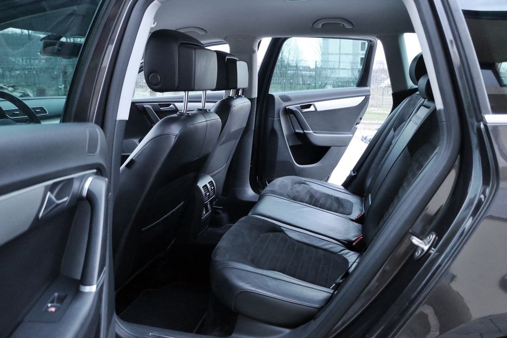 VW PASSAT 2.0TDI HIGHLINE 170cp DSG7 Bi-Xenon, Piele Nappa+Alcantara, Navi , Jante 17" 

Model 2012
Transmisie automată DSG 7
Capacitate cilindrică 19