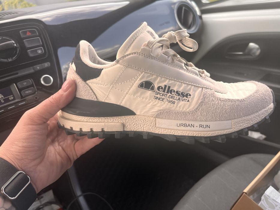 ELLESSE маратонки черно и бяло