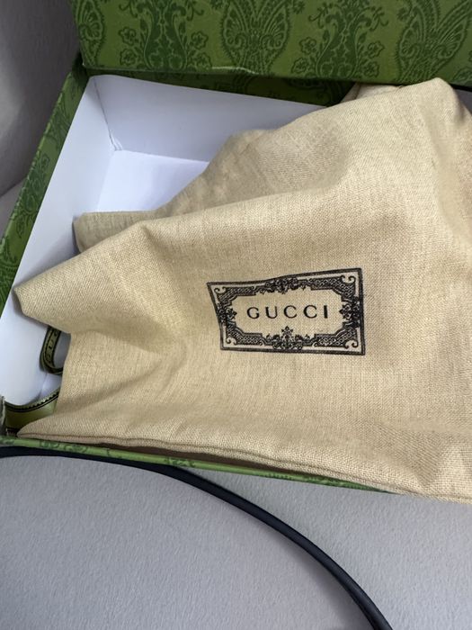 Gucci-Автентичен чисто нов дамски двулицев колан 105 см