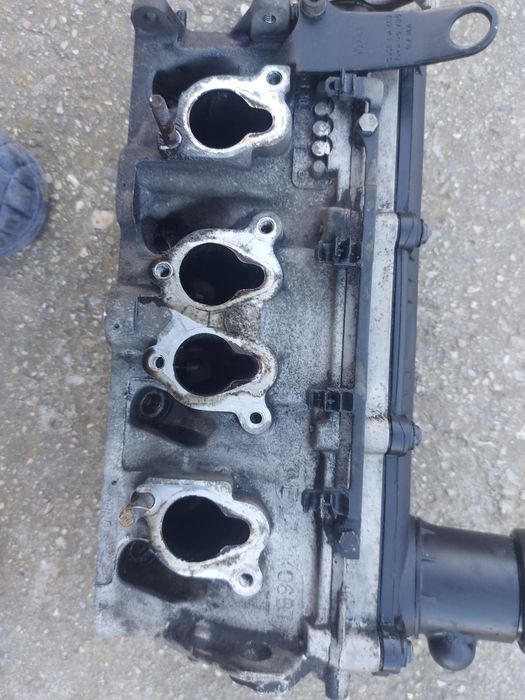 Vând chiulasa golf 5 motor 1.6 MPI