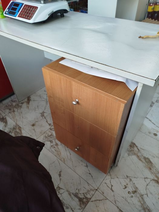 Стол парта тумбочка бесплатно