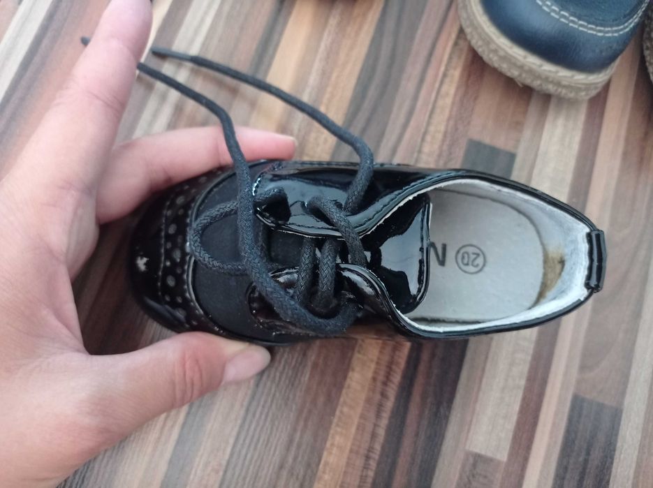 Papuci (pantofi, ghete si tenisi) baieti marimea 20 si 21