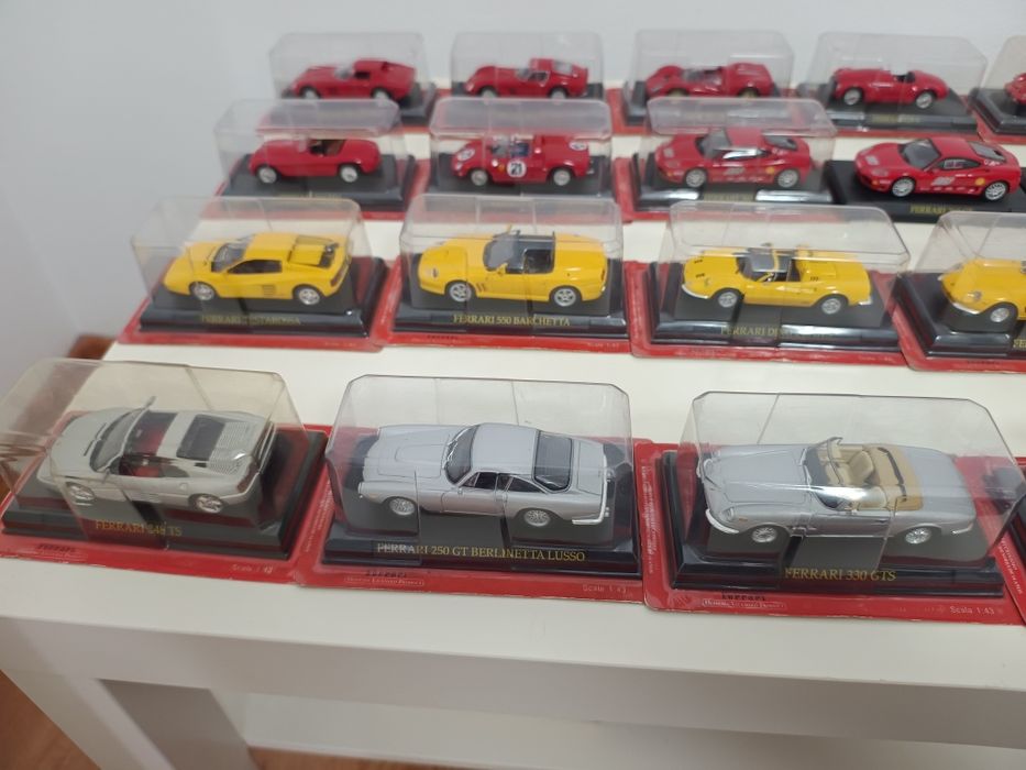 24 machete Ferrari 1/43 ( colecția Fabbri). Preț bucata