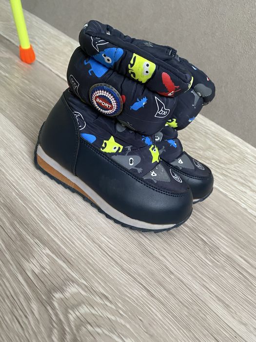 Продам детскую обувь