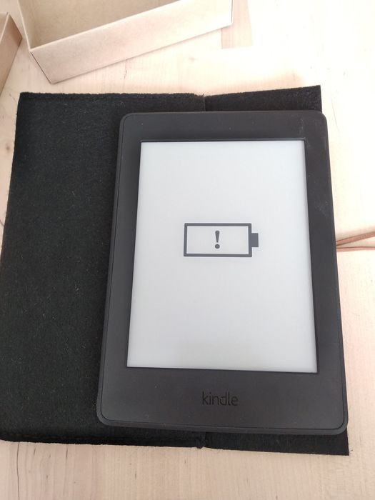 Ръчно изработен калъф за четец размери 20/12 см (подходящ за kindle)