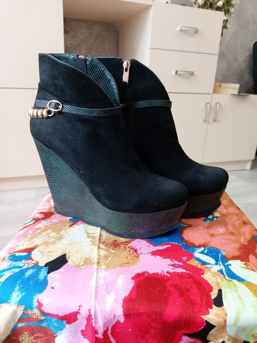 Продам 3 пары обуви 40 размера