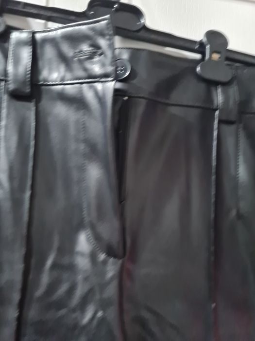 Pantaloni imitatie de piele