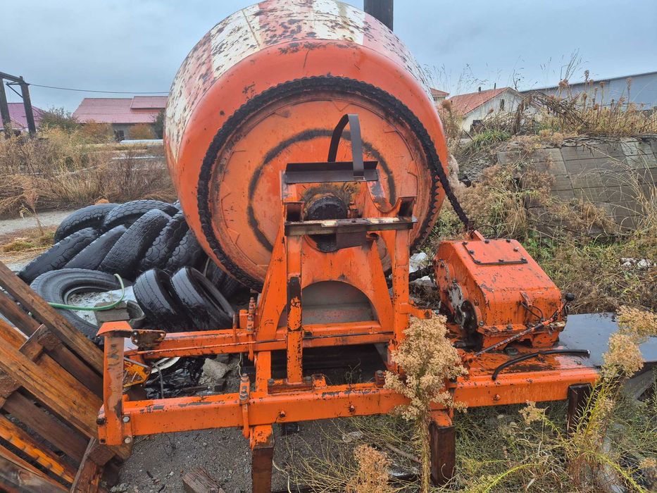 Продам бетономешалку и доски